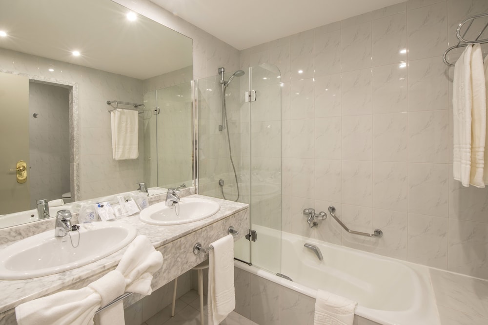 Hotel Beatriz Costa & Spa — Hotel rooms in Costa Teguise, Canary Islands