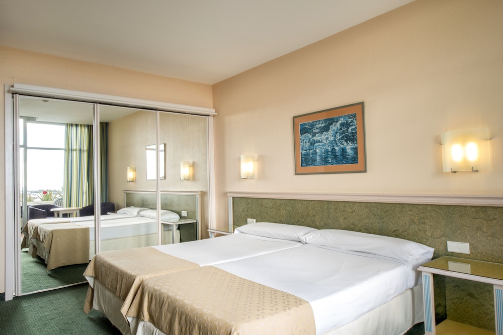 Hotel Beatriz Costa & Spa — Hotel rooms in Costa Teguise, Canary Islands