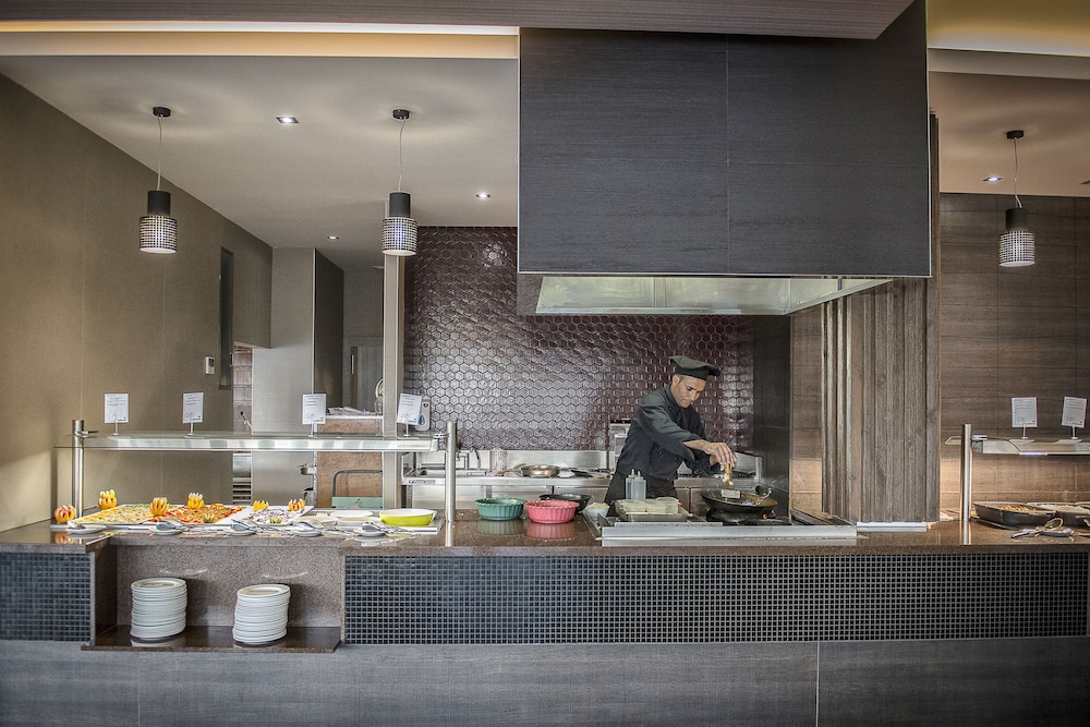 Hotel Beatriz Costa & Spa — Restaurant & bars in Costa Teguise, Canary Islands
