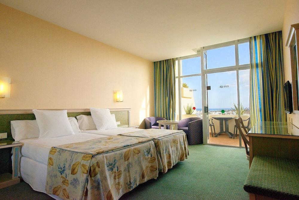 Hotel Beatriz Costa & Spa — Hotel rooms in Costa Teguise, Canary Islands