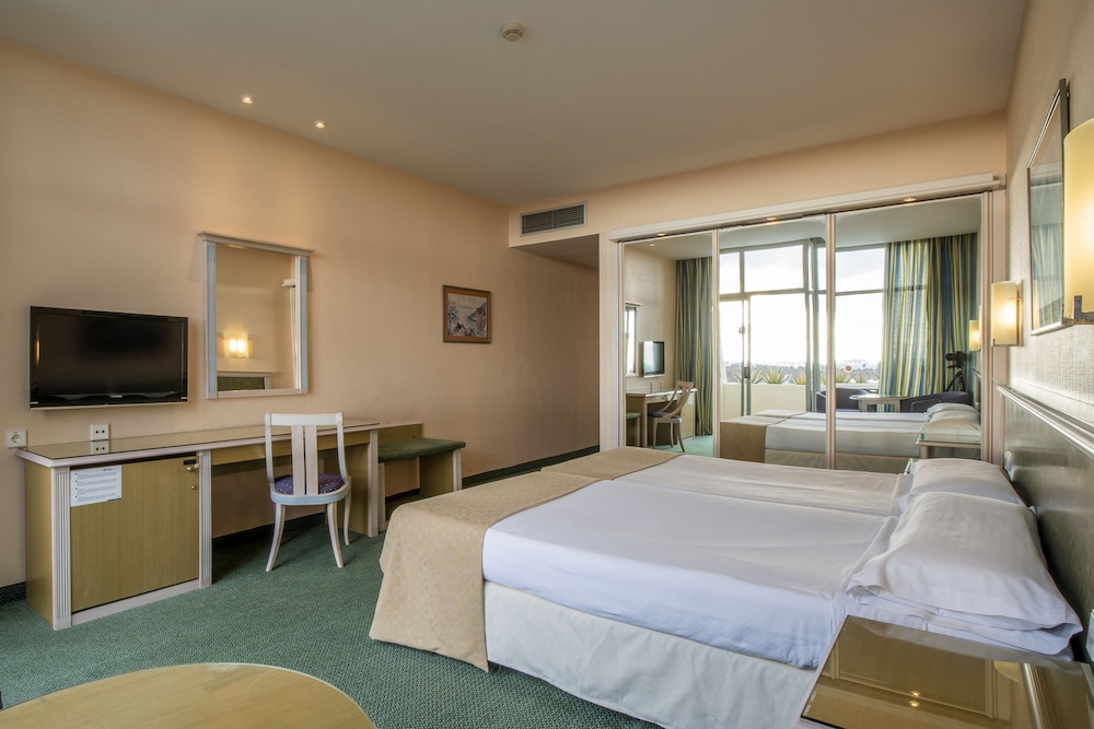 Hotel Beatriz Costa & Spa — Hotel rooms in Costa Teguise, Canary Islands
