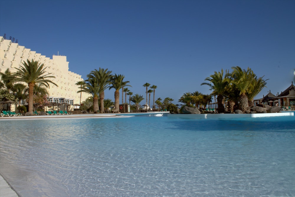 Hotel Beatriz Costa & Spa — Swimming pool in Costa Teguise, Canary Islands