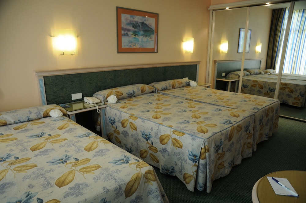 Hotel Beatriz Costa & Spa — Hotel rooms in Costa Teguise, Canary Islands