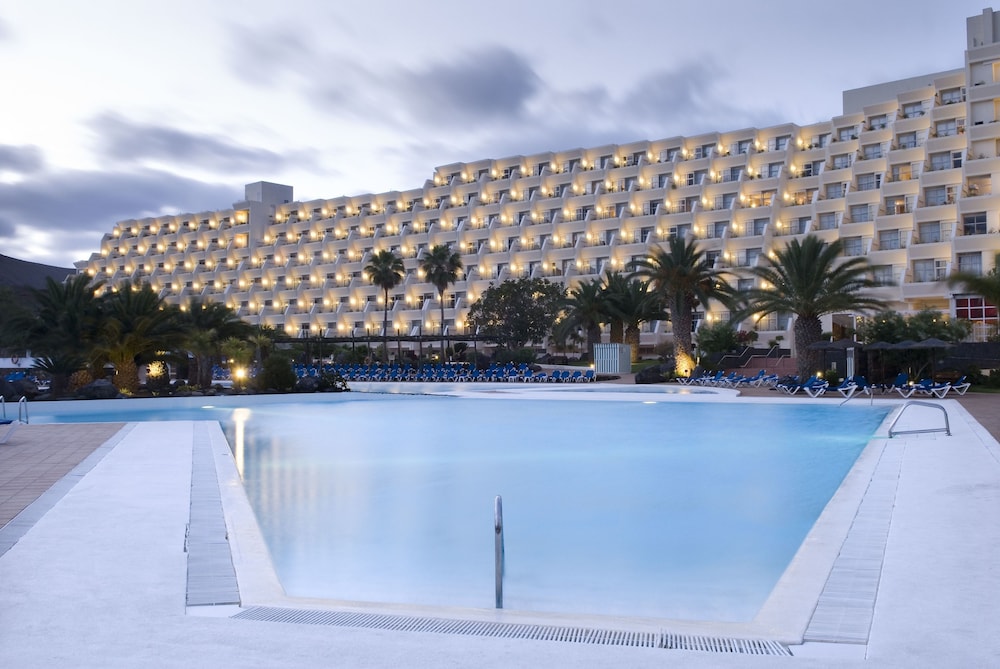 Hotel Beatriz Costa & Spa — Hotel building in Costa Teguise, Canary Islands