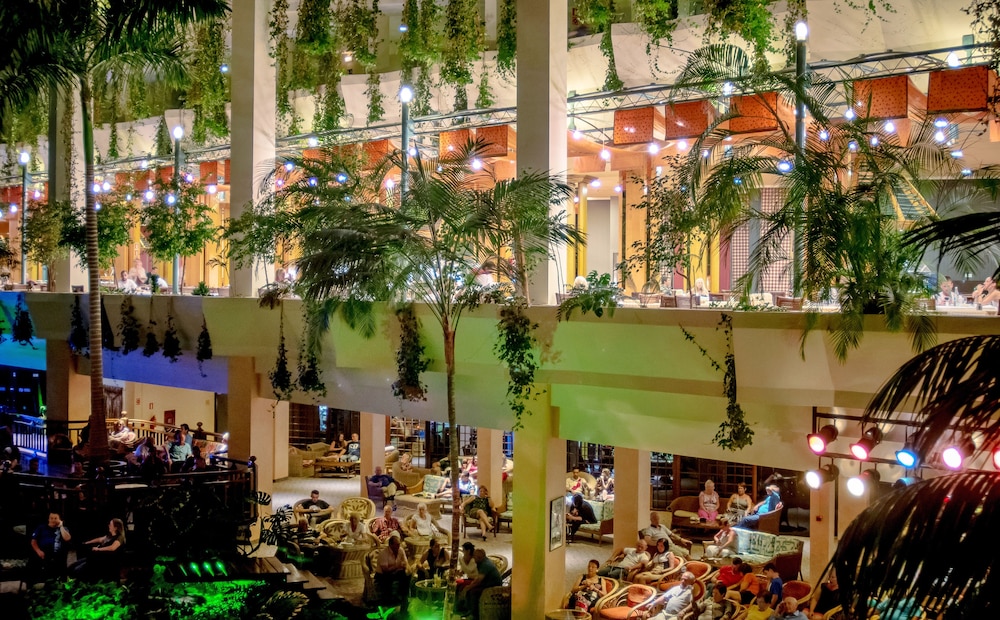 Hotel Beatriz Costa & Spa — Restaurant & bars in Costa Teguise, Canary Islands