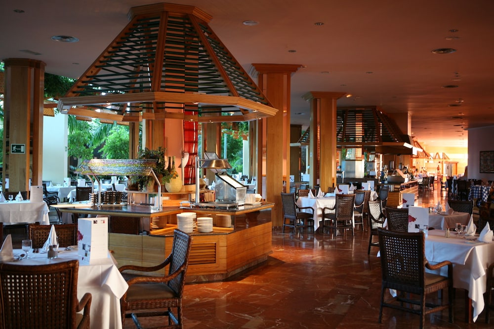 Hotel Beatriz Costa & Spa — Restaurant & bars in Costa Teguise, Canary Islands