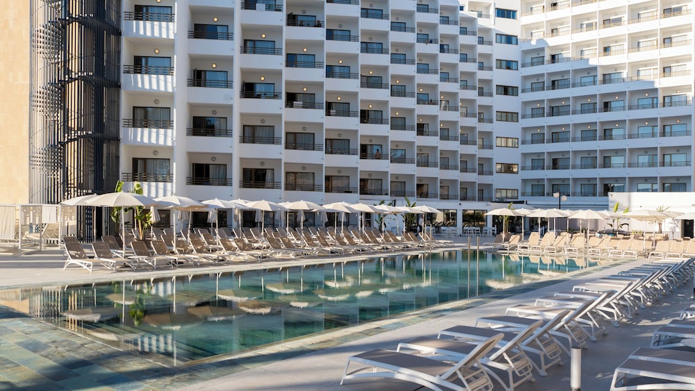 Hotel Vibra Beverly Playa — Swimming pool in Peguera, Balearic Islands