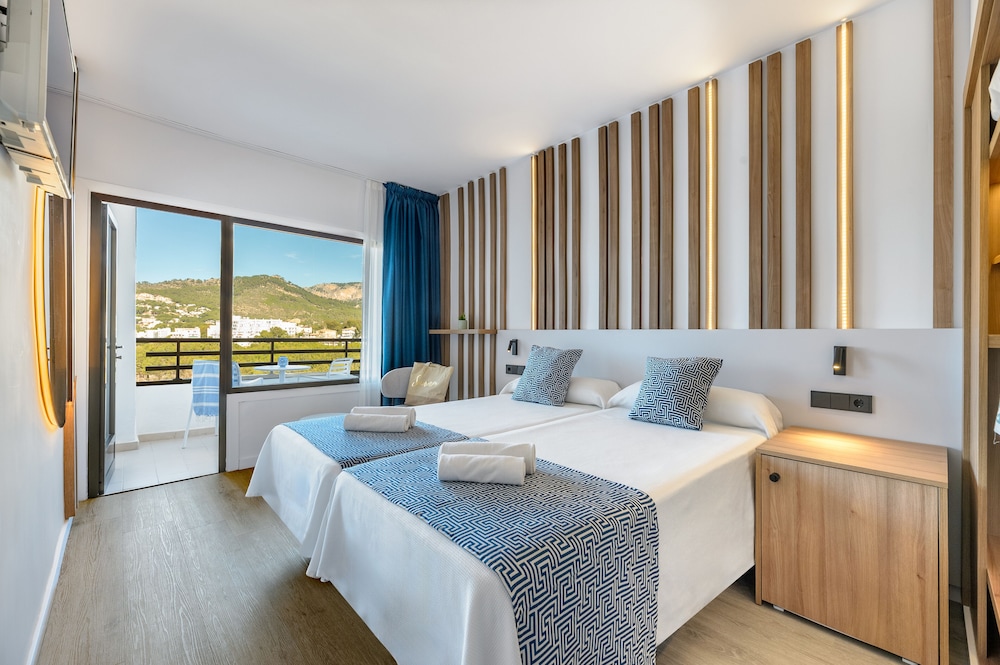 Hotel Vibra Beverly Playa — Hotel rooms in Peguera, Balearic Islands