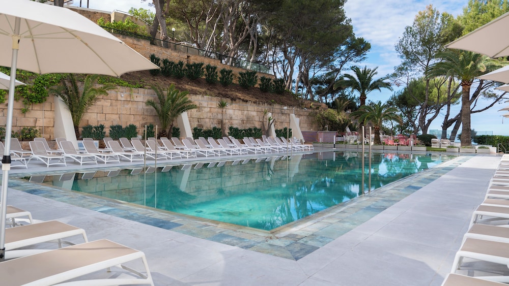 Hotel Vibra Beverly Playa — Swimming pool in Peguera, Balearic Islands