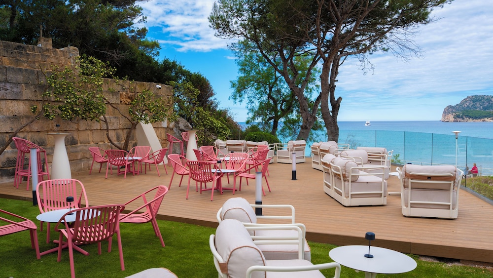 Hotel Vibra Beverly Playa — Restaurant & bars in Peguera, Balearic Islands