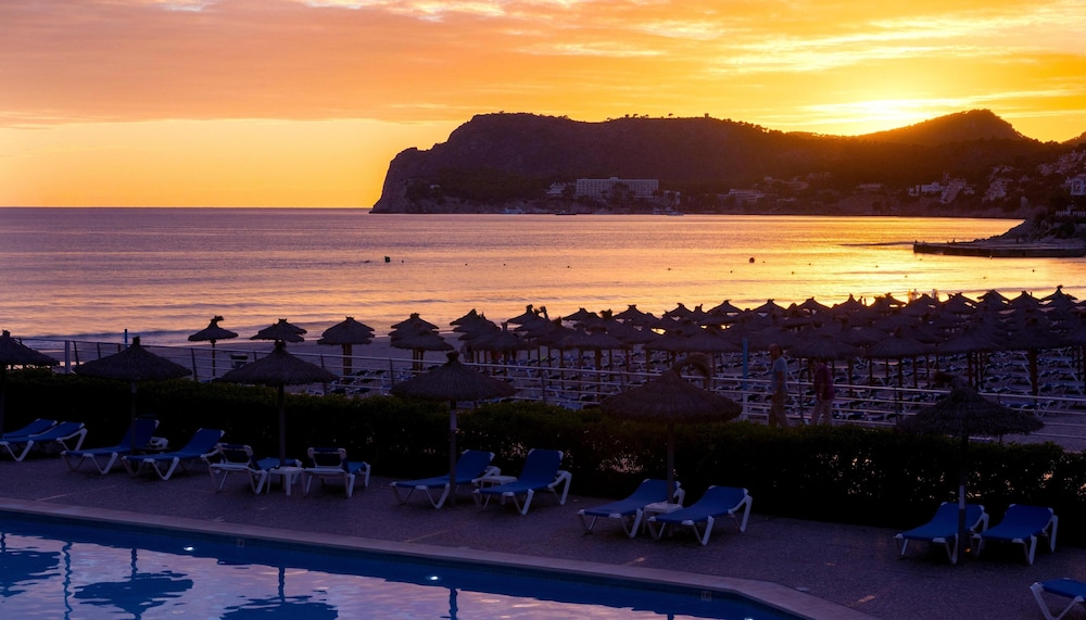 Hotel Vibra Beverly Playa — Beach in Peguera, Balearic Islands