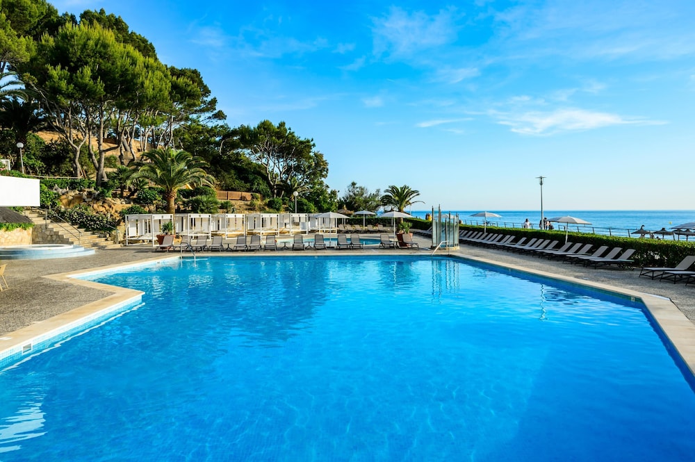 Hotel Vibra Beverly Playa — Swimming pool in Peguera, Balearic Islands