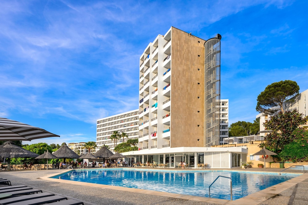 Hotel Vibra Beverly Playa — Swimming pool in Peguera, Balearic Islands