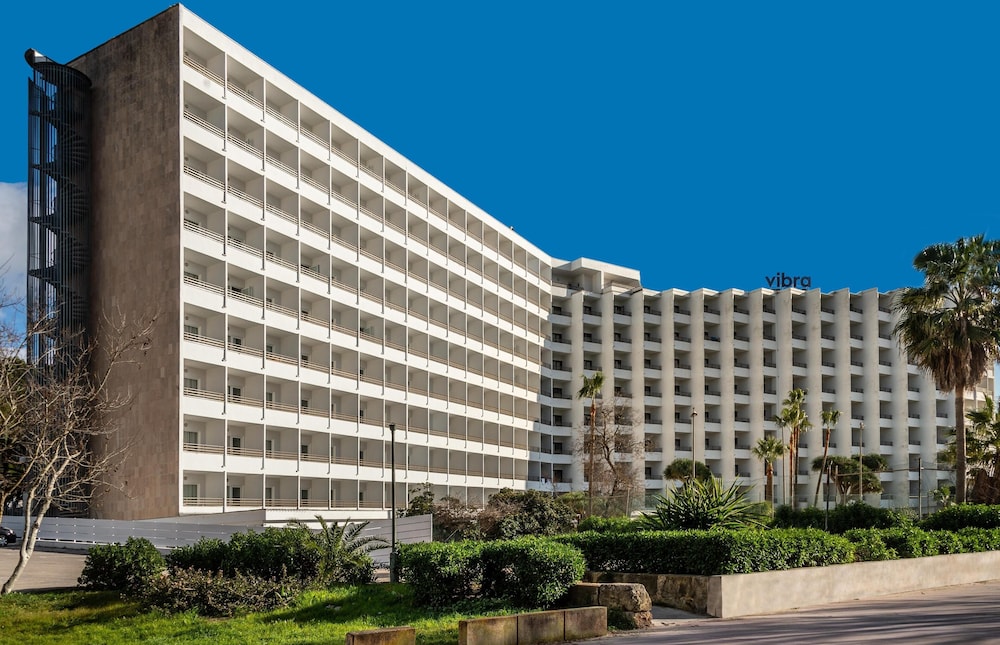 Hotel Vibra Beverly Playa — Hotel building in Peguera, Balearic Islands