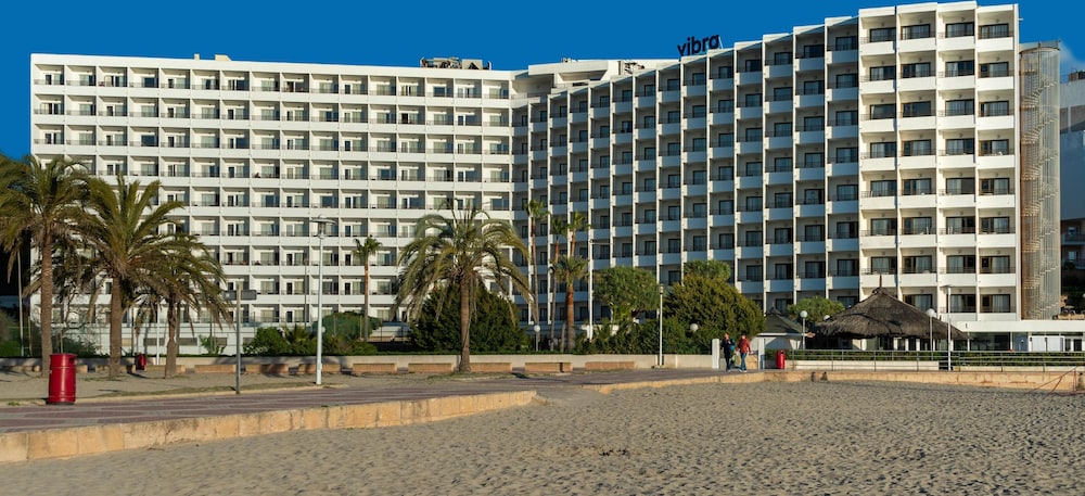 Hotel Vibra Beverly Playa — Hotel building in Peguera, Balearic Islands
