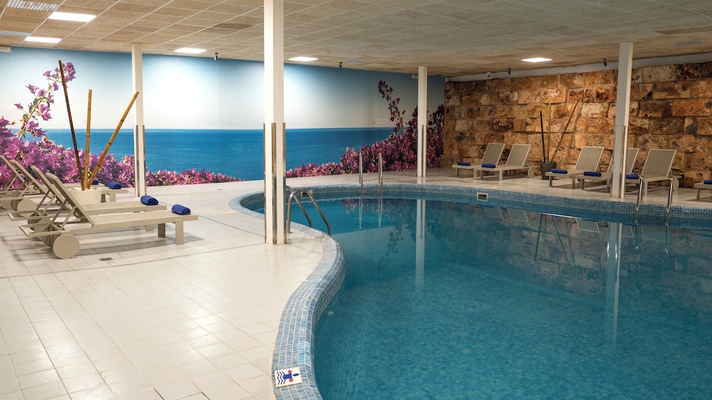 Hotel Vibra Beverly Playa — Swimming pool in Peguera, Balearic Islands