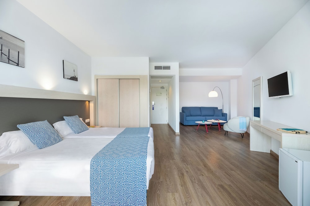 Hotel Vibra Beverly Playa — Hotel rooms in Peguera, Balearic Islands