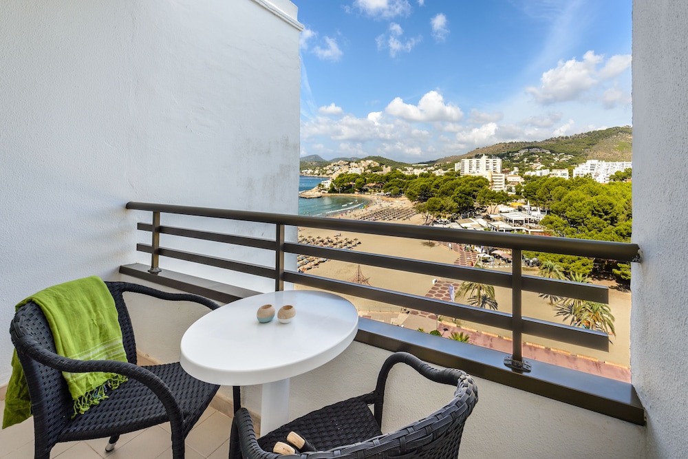 Hotel Vibra Beverly Playa — Hotel rooms in Peguera, Balearic Islands
