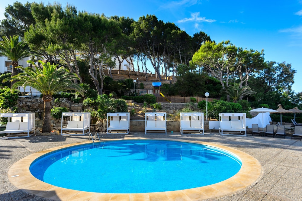 Hotel Vibra Beverly Playa — Swimming pool in Peguera, Balearic Islands