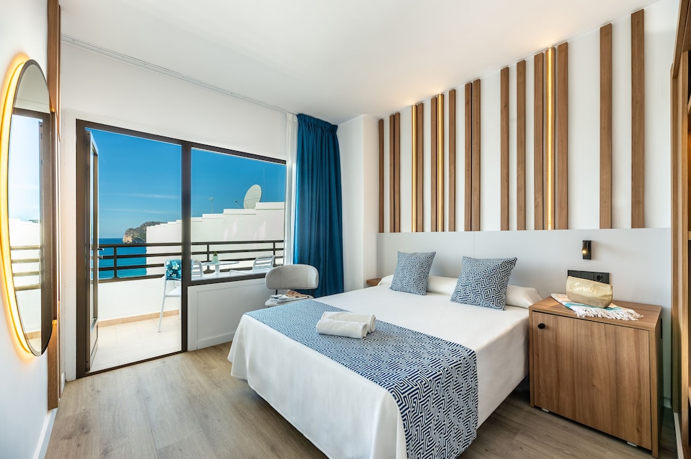 Hotel Vibra Beverly Playa — Hotel rooms in Peguera, Balearic Islands
