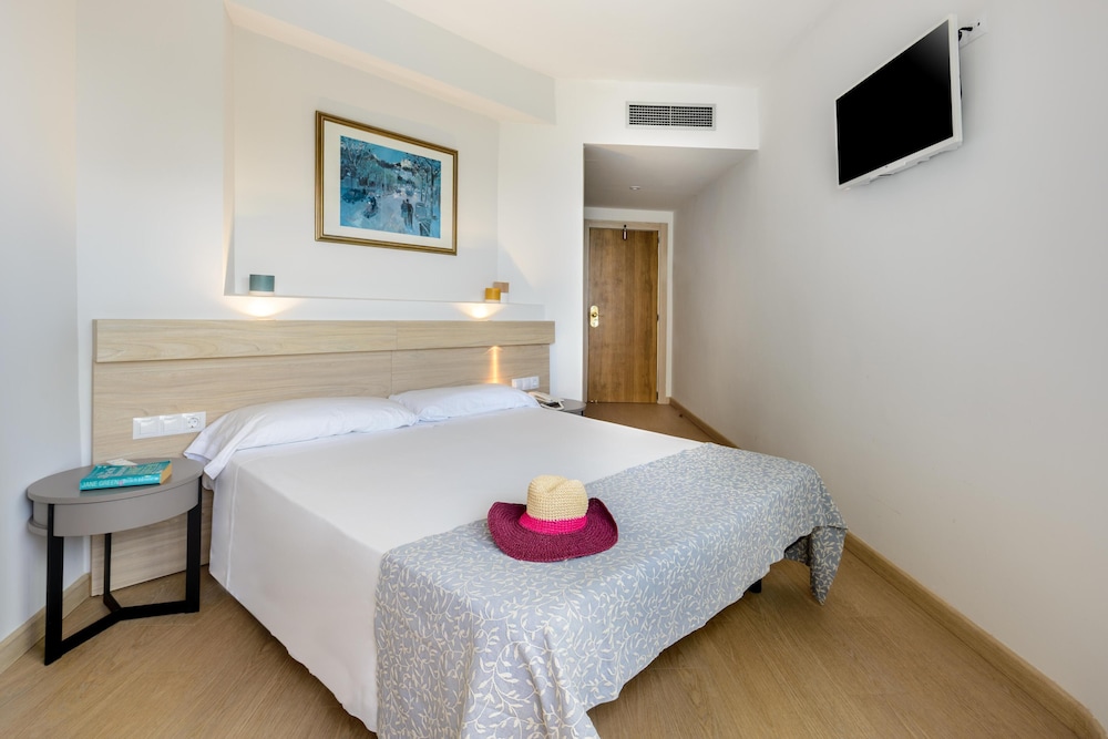 Hotel Vibra Beverly Playa — Hotel rooms in Peguera, Balearic Islands