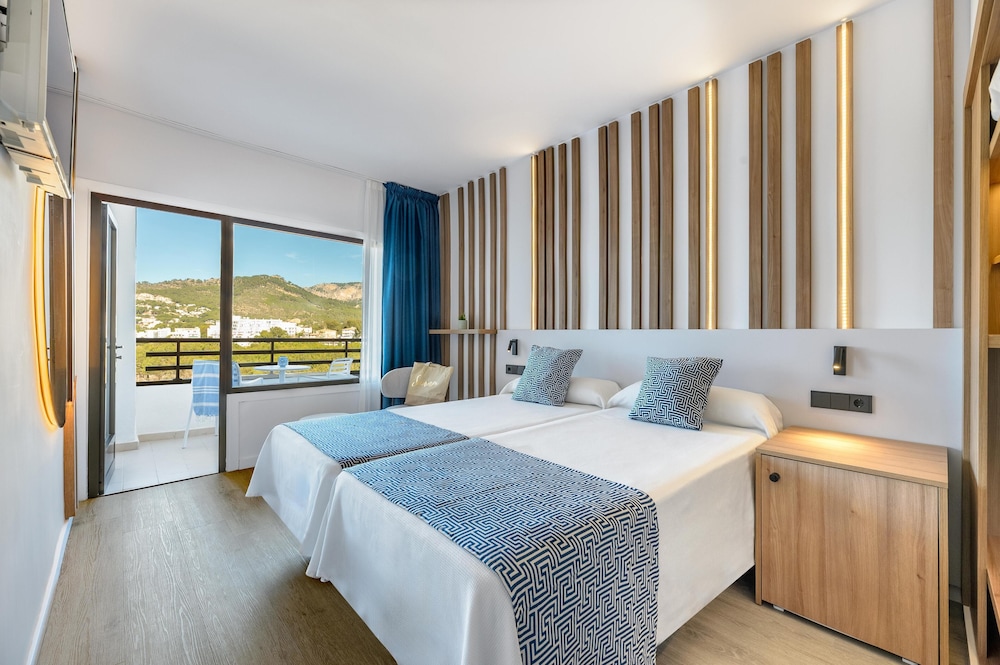 Hotel Vibra Beverly Playa — Hotel rooms in Peguera, Balearic Islands