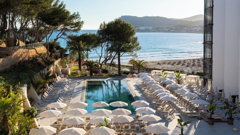 Hotel Vibra Beverly Playa — Swimming pool in Peguera, Balearic Islands