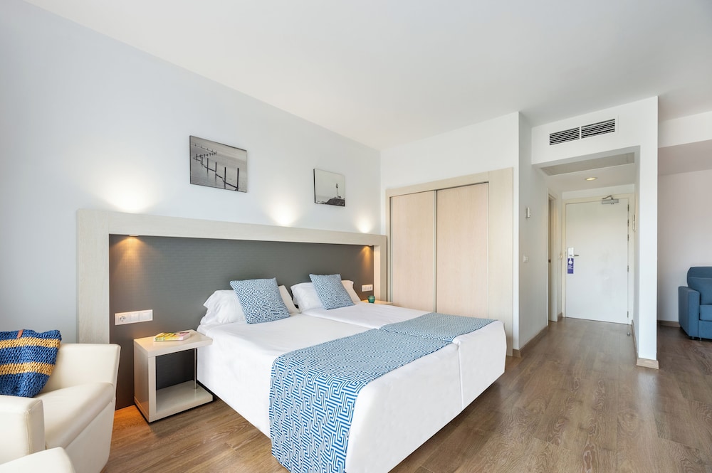 Hotel Vibra Beverly Playa — Hotel rooms in Peguera, Balearic Islands