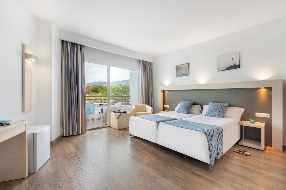 Hotel Vibra Beverly Playa — Hotel rooms in Peguera, Balearic Islands