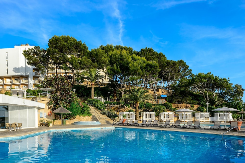 Hotel Vibra Beverly Playa — Swimming pool in Peguera, Balearic Islands