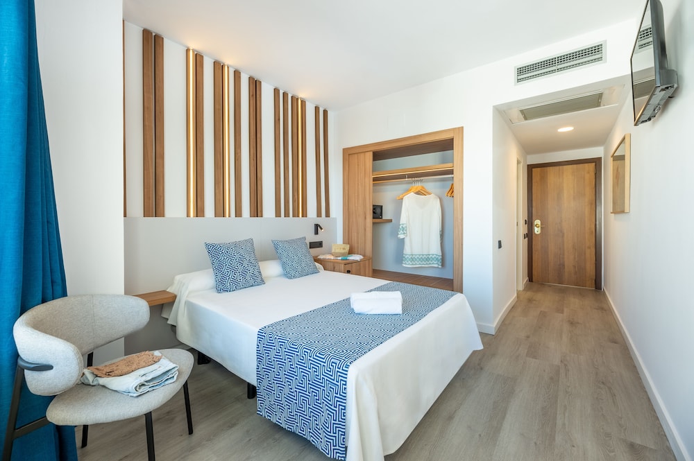 Hotel Vibra Beverly Playa — Hotel rooms in Peguera, Balearic Islands