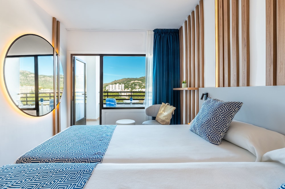 Hotel Vibra Beverly Playa — Hotel rooms in Peguera, Balearic Islands