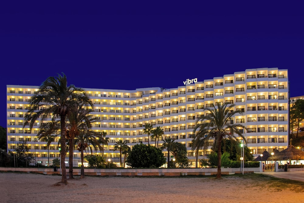 Hotel Vibra Beverly Playa — Hotel building in Peguera, Balearic Islands