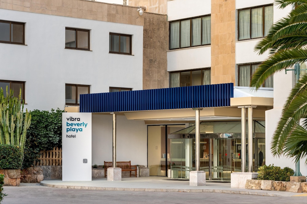 Hotel Vibra Beverly Playa — Hotel building in Peguera, Balearic Islands