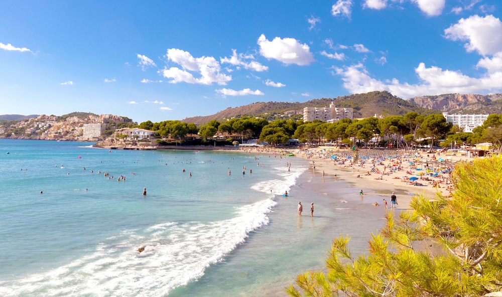 Hotel Vibra Beverly Playa — Beach in Peguera, Balearic Islands