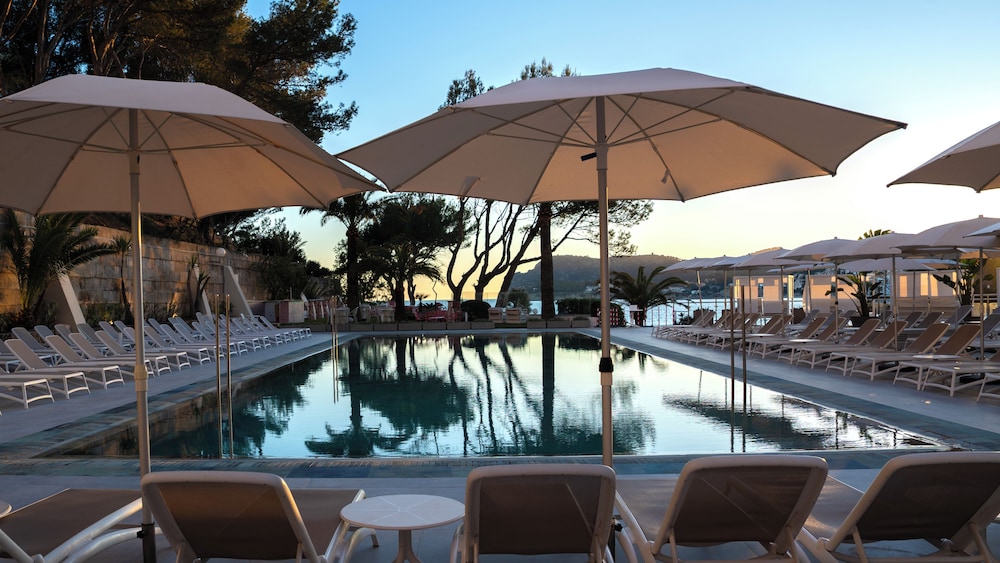 Hotel Vibra Beverly Playa — Swimming pool in Peguera, Balearic Islands