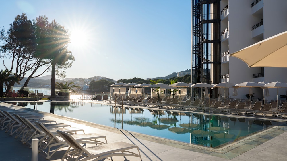 Hotel Vibra Beverly Playa — Swimming pool in Peguera, Balearic Islands