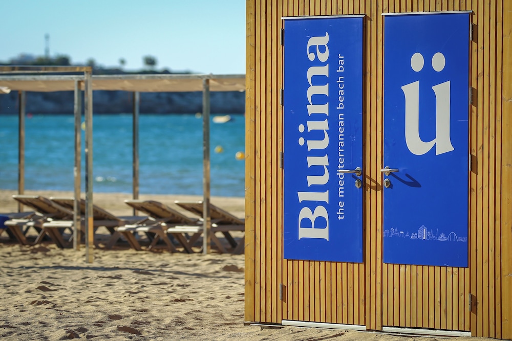 Blaumar Hotel Salou — Beach in Salou, Catalonia