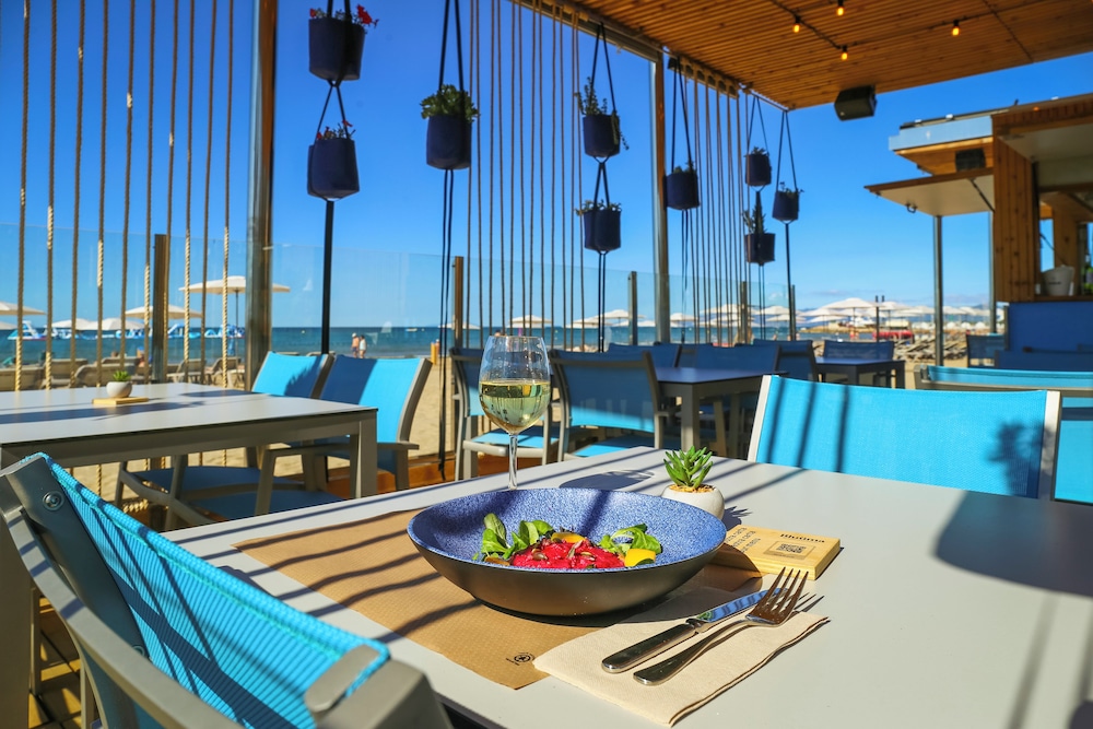 Blaumar Hotel Salou — Restaurant & bars in Salou, Catalonia