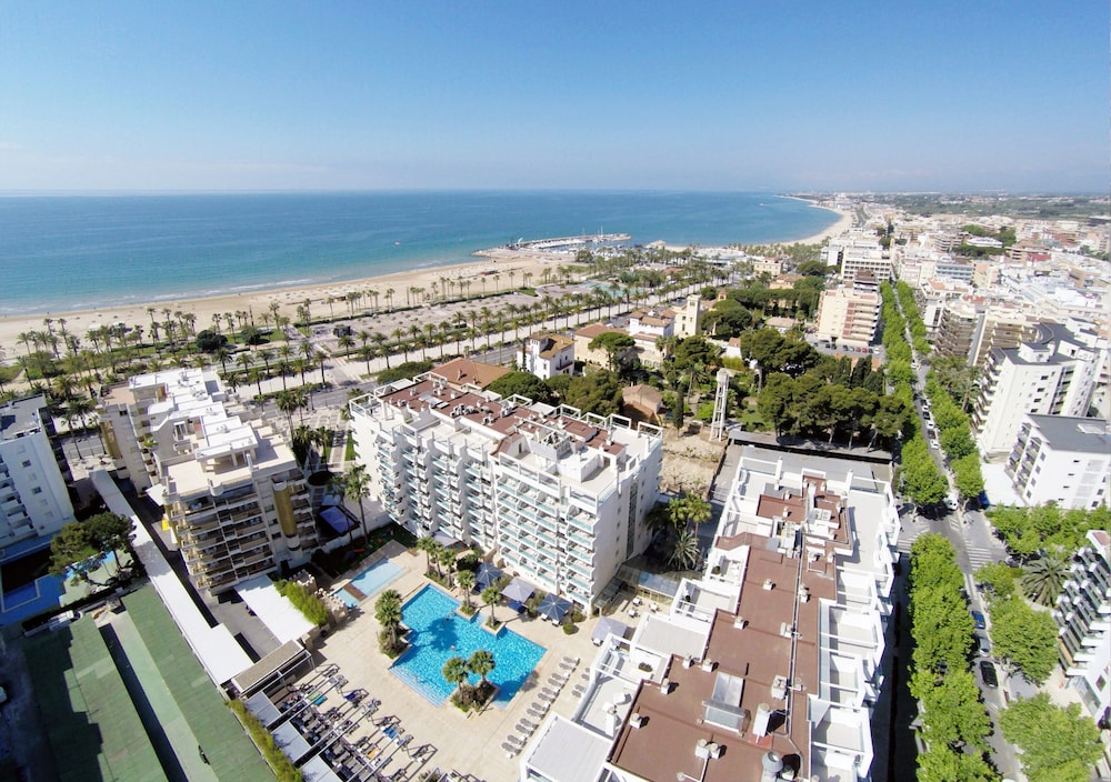 Blaumar Hotel Salou — Swimming pool in Salou, Catalonia