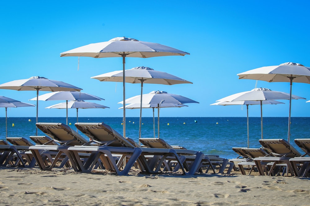 Blaumar Hotel Salou — Beach in Salou, Catalonia