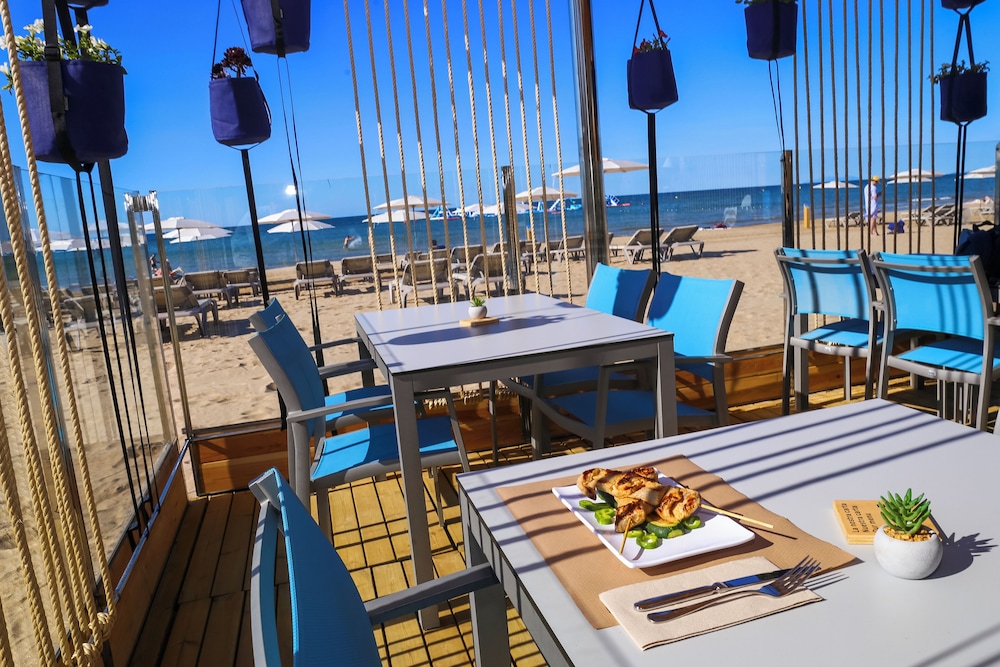 Blaumar Hotel Salou — Restaurant & bars in Salou, Catalonia