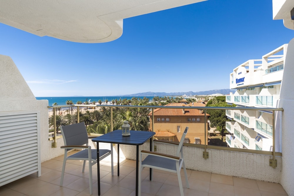 Blaumar Hotel Salou — Beach in Salou, Catalonia