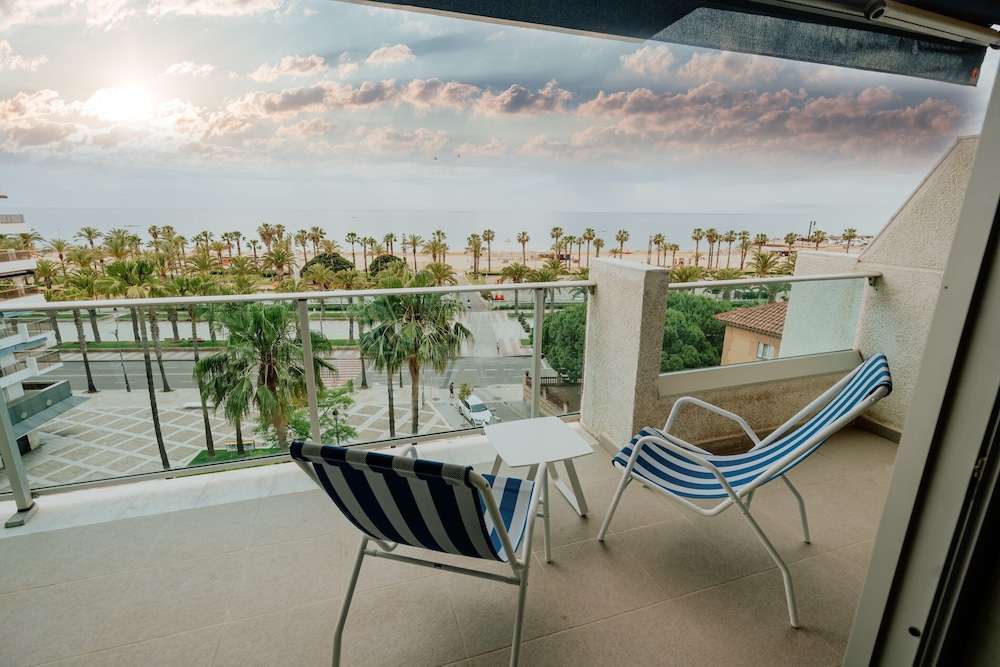 Blaumar Hotel Salou — Hotel rooms in Salou, Catalonia