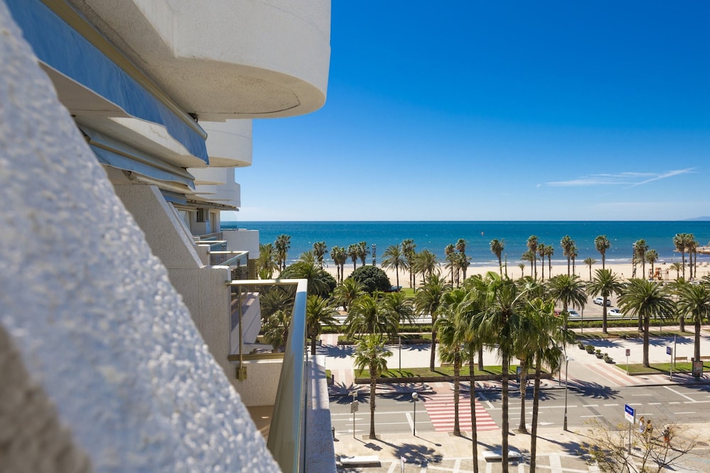 Blaumar Hotel Salou — Beach in Salou, Catalonia