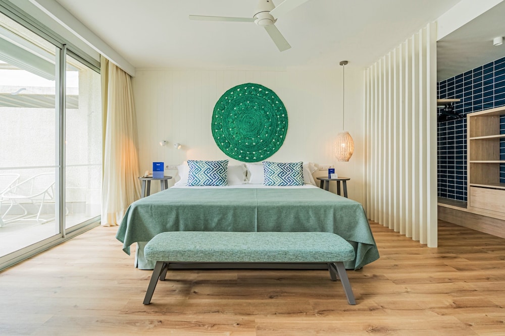 Blaumar Hotel Salou — Hotel rooms in Salou, Catalonia