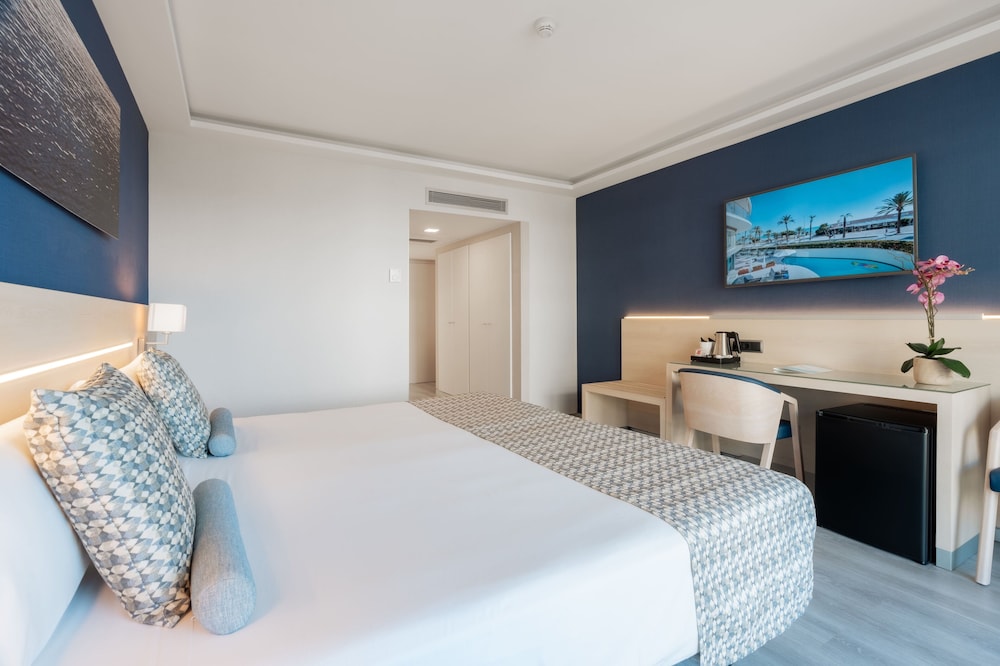 Hotel Calipolis — Hotel rooms in Sitges, Catalonia