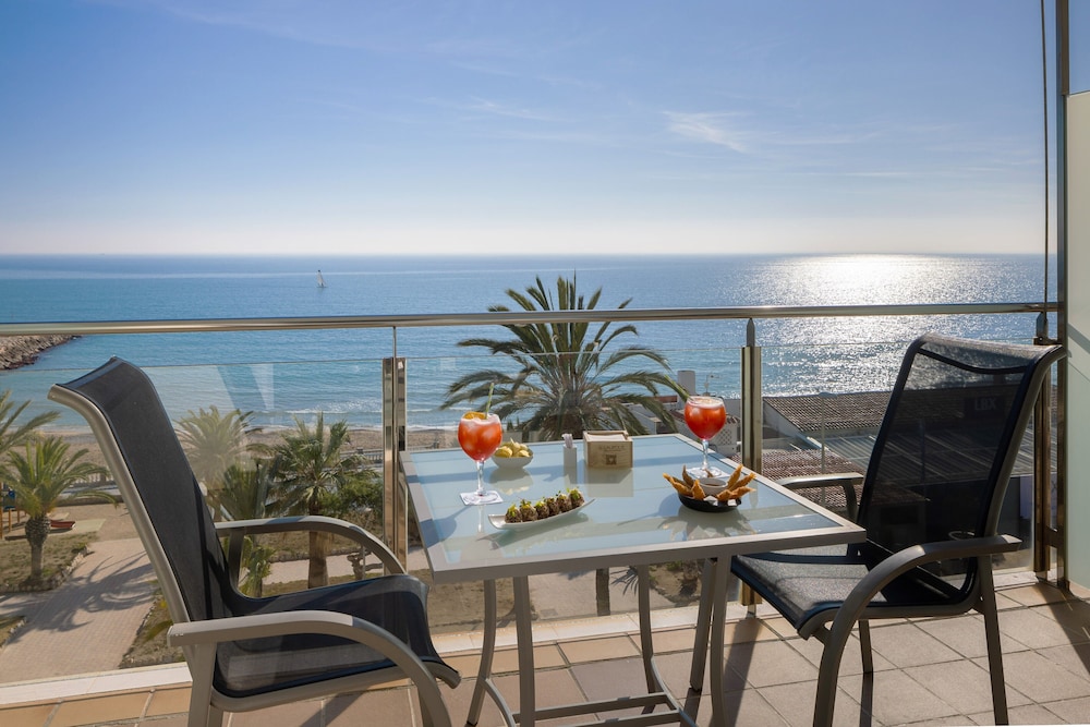 Hotel Calipolis — Restaurant & bars in Sitges, Catalonia