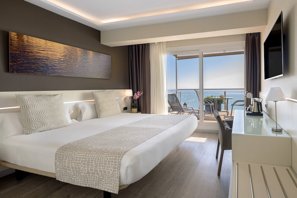 Hotel Calipolis — Hotel rooms in Sitges, Catalonia