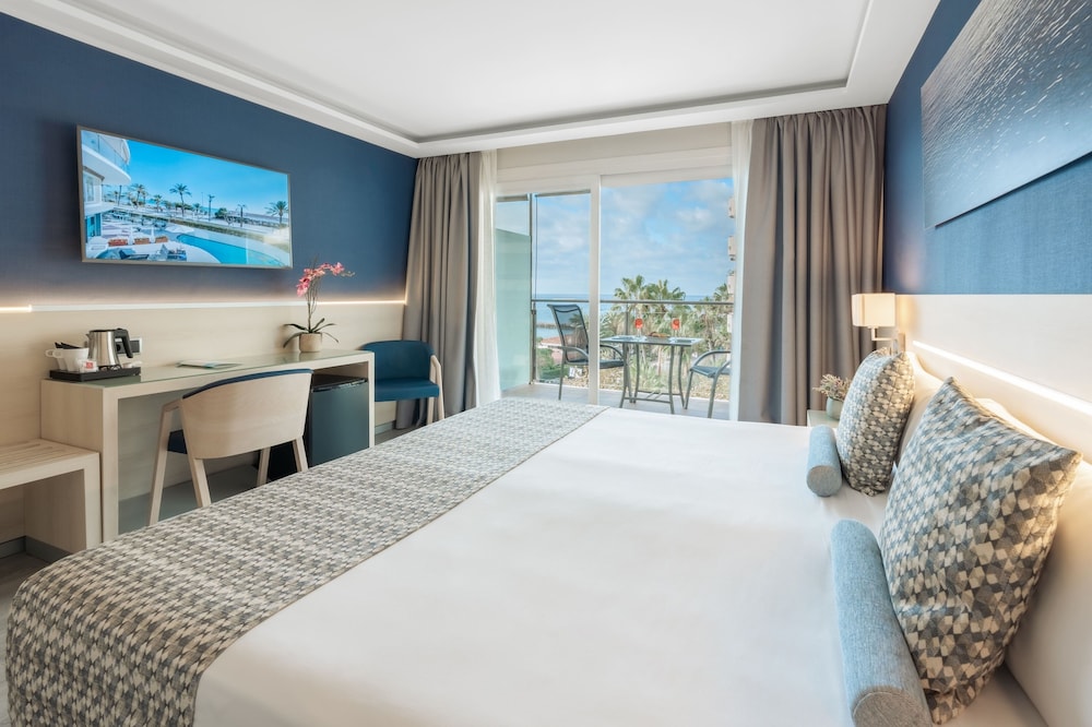 Hotel Calipolis — Hotel rooms in Sitges, Catalonia